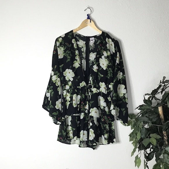 Selfie Leslie Floral Ruffle Romper - Picture 1 of 8